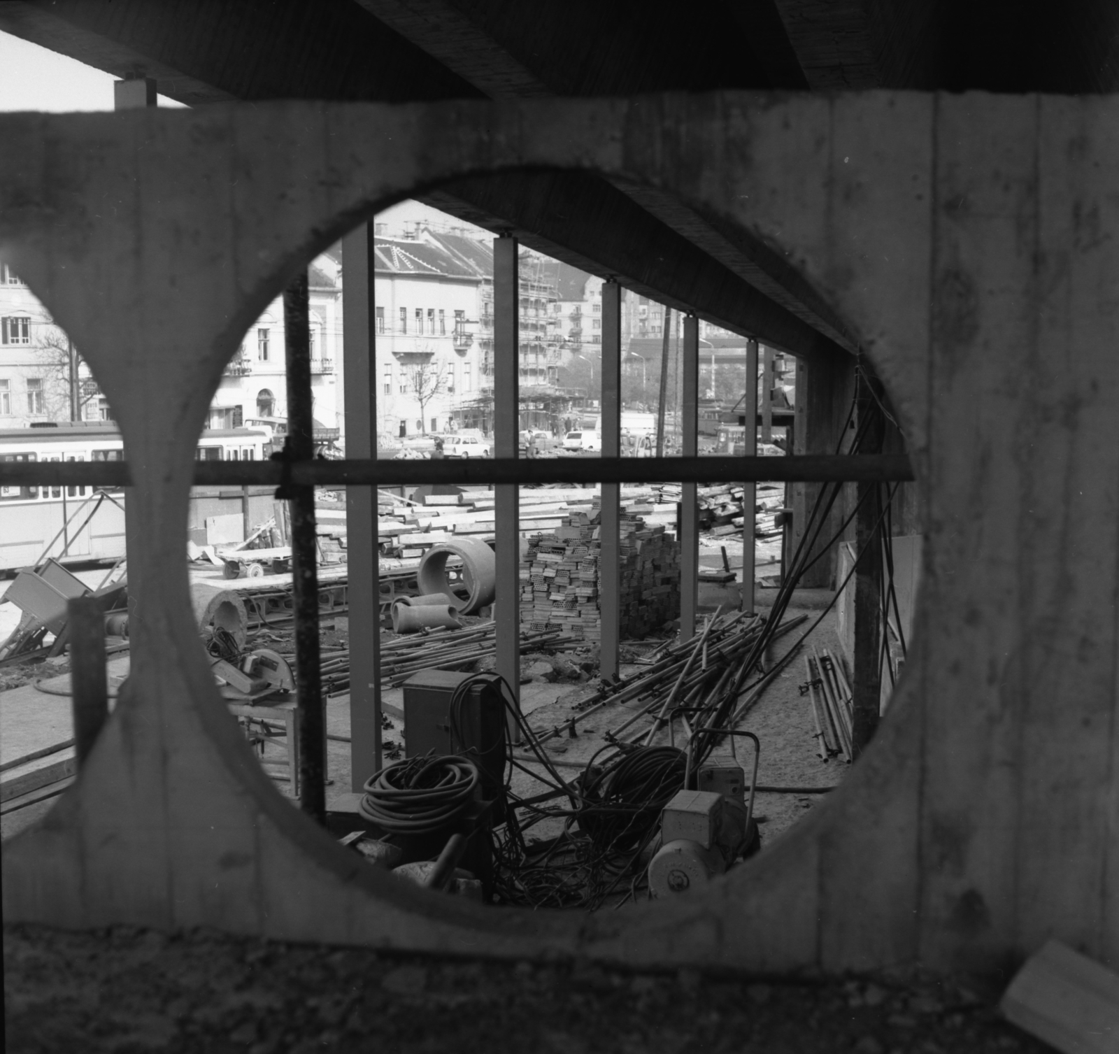 Hungary, Budapest II., Széll Kálmán (Moszkva) tér, épül a metróállomás csarnoka., 1972, UVATERV, subway construction, Budapest, Fortepan #99532