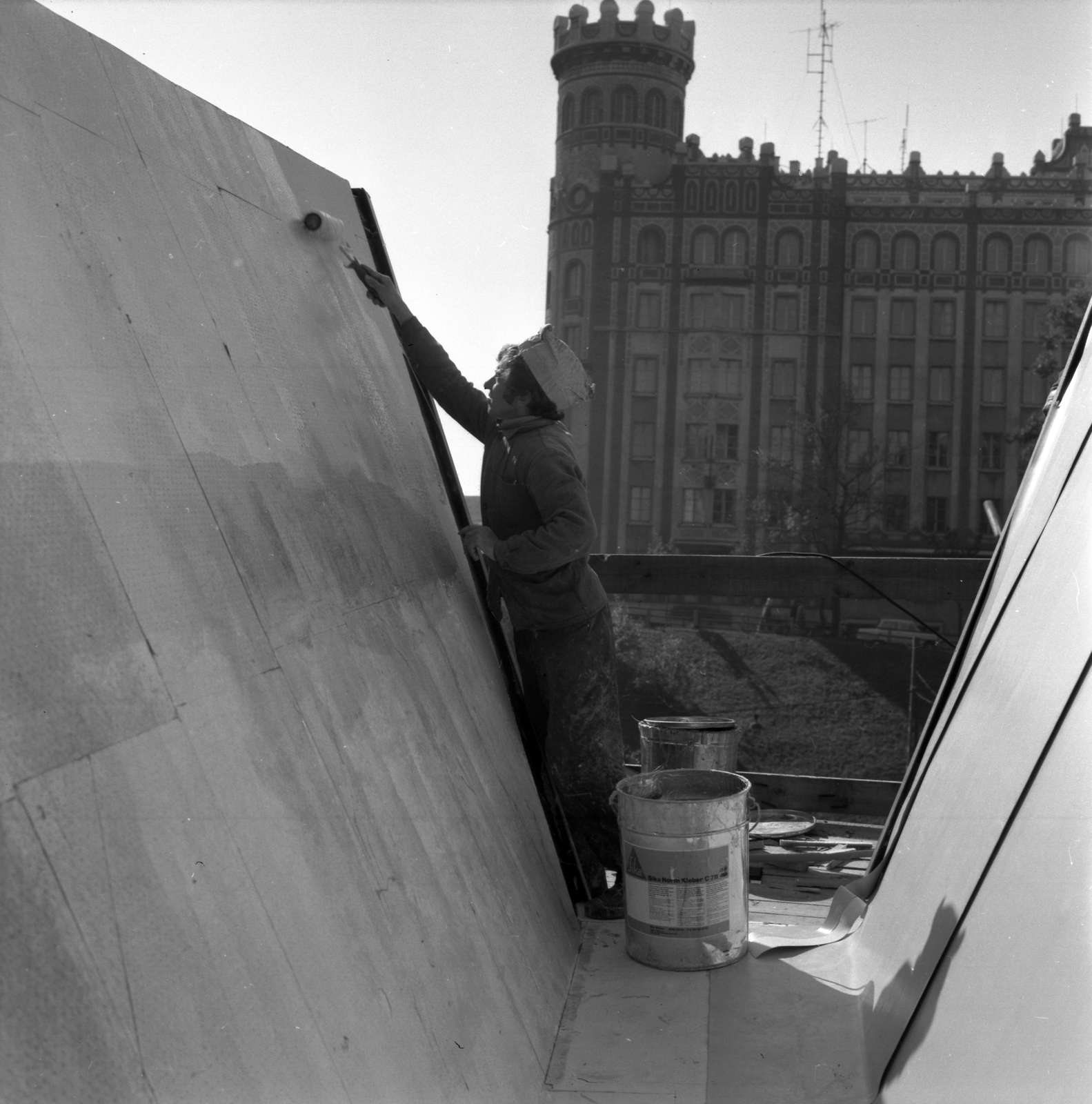 Magyarország, Budapest II., Széll Kálmán (Moszkva) tér, háttérben a Postapalota. Épül a metróállomás csarnoka., 1972, UVATERV, metróépítés, Budapest, postahivatal, Sándy Gyula-terv, Fortepan #99534
