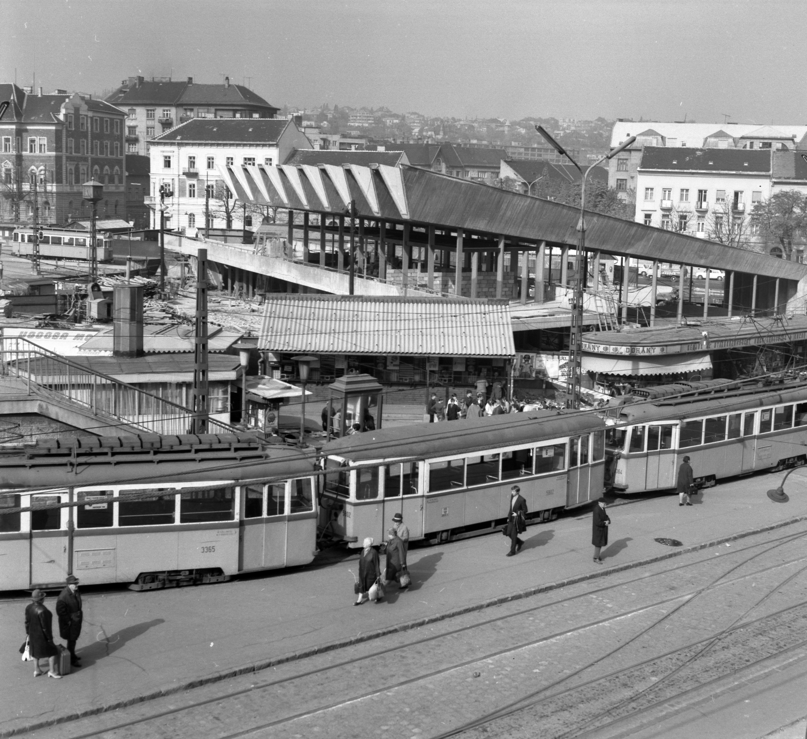 Magyarország, Budapest II., Széll Kálmán (Moszkva) tér, a metróállomás csarnokának építésekor., 1972, UVATERV, villamos, Budapest, Fortepan #99535