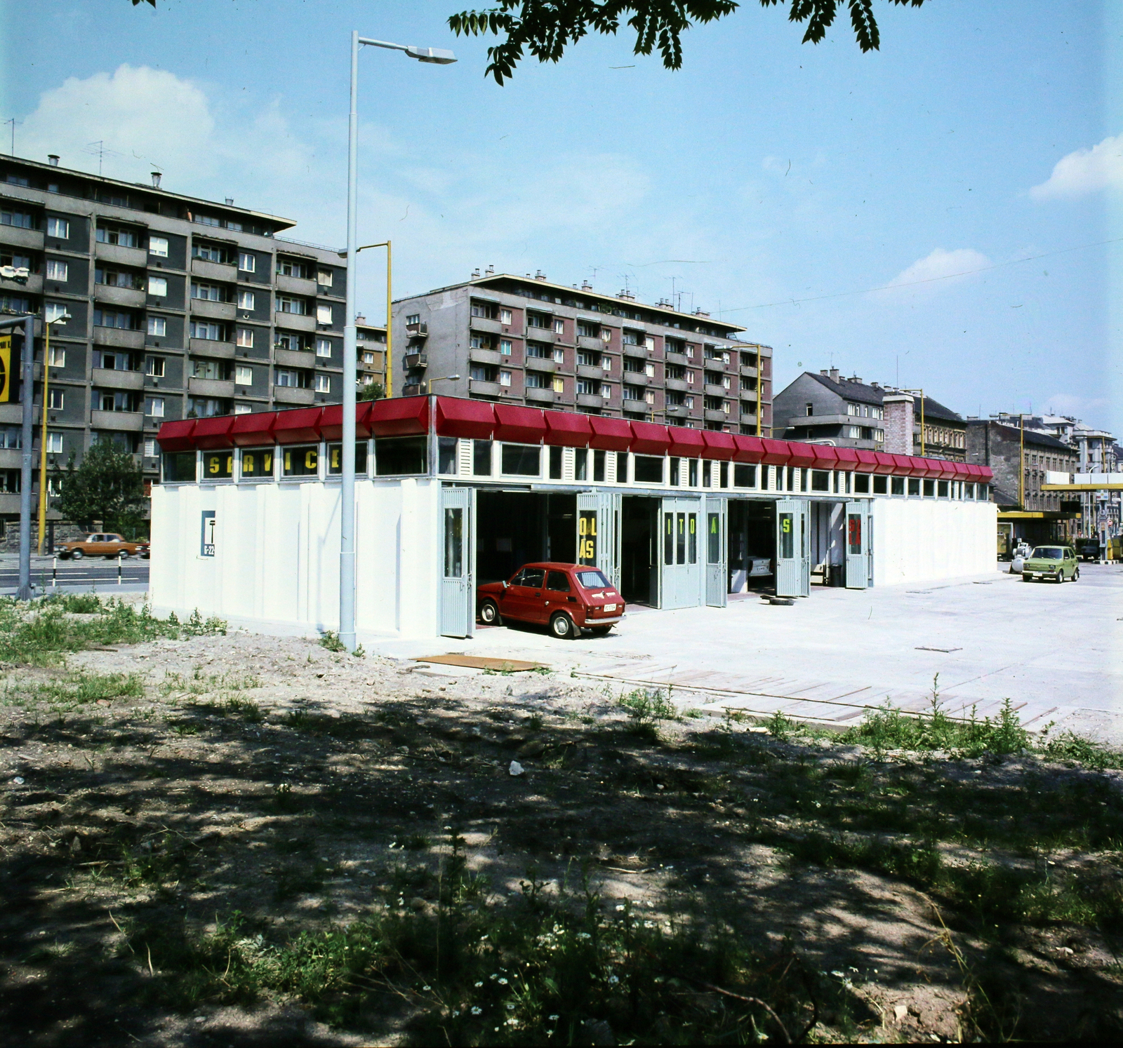 Hungary, Budapest XII., Alkotás utca 20-24, gépjárműszerviz a benzinkútnál., 1978, UVATERV, colorful, szervíz, Budapest, Fortepan #99561