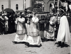 Magyarország, Hódmezővásárhely, Szent István tér, Szent Jobb ünnepség a Szent István-templom előtt. A felvétel 1938. június 27.-én készült., 1938, Jezsuita Levéltár, Fortepan #100057