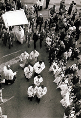 Hungary, Budapest XIX., Áchim András utca a Jézus Szíve templom tornyából nézve. Jézus Szíve körmenet., 1943, Jezsuita Levéltár, Budapest, bird's eye view, procession, Fortepan #100059