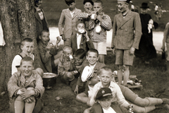 1930, Jezsuita Levéltár, sitting with hands on knees, Fortepan #100204