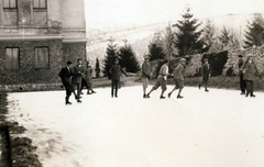 Magyarország, Pécs, korcsolyapálya a jezsuita Pius Gimnázium és Internátus (később Pécsi Tudományegyetem) kertjében., 1932, Jezsuita Levéltár, korcsolyázás, jégpálya, korcsolya, Fortepan #100288