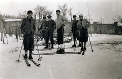 Magyarország, Pécs, a jezsuita Pius Gimnázium és Internátus (később Pécsi Tudományegyetem) parkja., 1932, Jezsuita Levéltár, tél, hó, síelés, Fortepan #100363