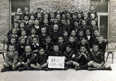 1943, Jezsuita Levéltár, class photo, boys, cross-legged sitting, Fortepan #100369