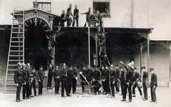 Hungary, Kalocsa, az Érseki Főgimnázium (később Szent István Gimnázium) kollégiuma, a Stephaneum., 1912, Jezsuita Levéltár, uniform, label, tableau, helmet, bucket, firefighter, caps, fire escape ladder, Fortepan #100409