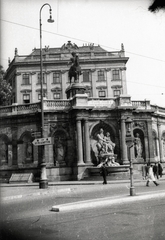 Austria, Vienna, Albertinaplatz, szemben a Danubius-kút és az Albert-palota., 1944, Jezsuita Levéltár, museum, horse sculpture, gallery, Emanuel Silva-Tarouca-design, Louis Montoyer-design, road signs, Franz Joseph I of Austria portrayal, Fortepan #100411