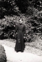 Hungary, Szeged, 1943, Jezsuita Levéltár, garden, priest, Jesuits, Fortepan #100412