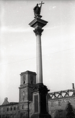 Poland, Warsaw, Plac Zamkowy, Zsigmond-oszlop, háttérben a romos Királyi Palota., 1944, Jezsuita Levéltár, war damage, sculpture, monument, damaged building, Sigismund III Vasa-portrayal, Mannerist, Fortepan #100433