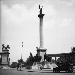 Magyarország, Budapest XIV., Hősök tere, Millenniumi emlékmű., 1932, Antal Dániel, tér, lovas szobor, Budapest, szoborcsoport, Árpád-ábrázolás, Gábriel arkangyal-ábrázolás, Fortepan #100473