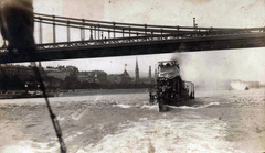 Magyarország, Budapest I., a Magyar Királyi Folyamőrség őrnaszádjai a Széchenyi Lánchídnál, háttérben a Bem (Margit) rakpart., 1926, Beták Róbert, hajó, hadihajó, Duna, Kecskemét hajó, Budapest, függőhíd, William Tierney Clark-terv, Kecskemét/Viza hajó, Fortepan #100495