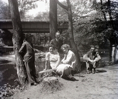 Lengyelország, Skierniewice, Városi Park (Park Miejski), híd a Skierniewka / Lupia folyó felett., 1942, Bogdan Celichowski, Fortepan #100508