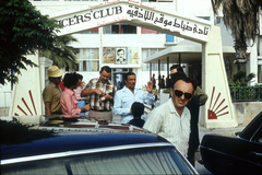 Szíria, Latakia, Gamal Abdel Nasser út, az Officer's Club bejárata., 1976, Ormos Imre Alapítvány, dr  Dalányi László, színes, Mercedes W115, Fortepan #100573