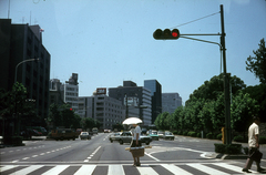 Japan, Tokyo, Aoyama Dori, 4 Chome-9 Akasaka, Minato-ku., 1985, Ormos Imre Alapítvány, dr  Dalányi László, colorful, Japanese writing, crosswalk, Fortepan #100576