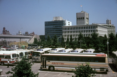 Japan, Tokyo, a Yoyogi Nemzeti Sportcsarnok parkolója a Shibuya út felé nézve., 1985, Ormos Imre Alapítvány, dr  Dalányi László, colorful, Fortepan #100579