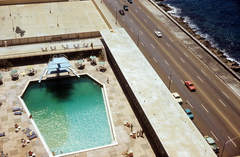 Cuba, Havana, a Hotel Riviéra terasza, jobbra a Malecón., 1975, Ormos Imre Alapítvány, dr  Dalányi László, pool, colorful, hotel, terrace, diving tower, pool stairs, Fortepan #100586