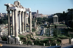 Olaszország, Róma, Forum Romanum, előtérben Saturnus temploma., 1974, Ormos Imre Alapítvány, dr  Dalányi László, színes, oszlopsor, műemlék, rom, antik kultúra, Fortepan #100615