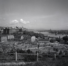 Magyarország, Tabán, Budapest I., látkép a Gellérthegyről., 1943, Kurutz Márton, híd, park, tűzfal, palota, országház, Budapest, Fortepan #10065