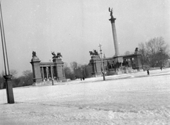 Magyarország, Budapest XIV., Hősök tere., 1943, Kurutz Márton, hó, emlékmű, Budapest, Fortepan #10069