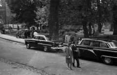 Hungary, Budapest XIV., Vajdahunyad sétány, balra a Vajdahunyad vára., 1962, Dobóczi Zsolt, Chevrolet-brand, number plate, GAZ 13 Chaika, Budapest, Fortepan #100703