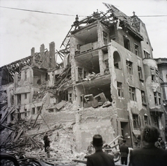 Hungary, Budapest VIII., József utca a Tolnai Lajos utca felé nézve, szemben a romos egykori József utca 52. számú ház., 1944, Dobóczi Zsolt, war damage, bombing, Budapest, Fortepan #100807