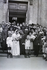 Magyarország, Budapest IX., Kálvin tér, a felvétel a református templom kapujánál készült., 1941, Dobóczi Zsolt, esküvő, templom, menyasszony, Budapest, Fortepan #100844