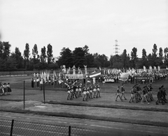 Magyarország, Népliget, Budapest X., Építők pálya., 1946, Dobóczi Zsolt, sport, Budapest, felvonulás, tábla, Fortepan #100851