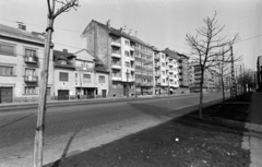 Magyarország, Budapest XI., Bartók Béla út a Hamzsabégi út irányából a Kökörcsin utca torkolata felé nézve., 1969, Erdei Katalin, neon lámpa, Budapest, Fortepan #100910