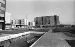 Magyarország, Budapest XIV., Kassai tér., 1968, Erdei Katalin, Trabant-márka, lakótelep, lámpaoszlop, neon felirat, Budapest, szolgáltató ház, Fortepan #100912