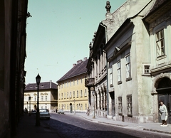 Magyarország, budai Vár, Budapest I., Táncsics Mihály utca a Bécsi kapu tér felé nézve., 1970, Erdei Katalin, színes, Budapest, Fortepan #100932