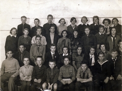 Oroszország, Moszkva, iskolai csoportkép. A képen szerepel Szvetlana Joszifovna Sztalina és Alekszej Andrejevics Tupoljev is., 1938, Király Júlia, Szovjetunió, osztálykép, Fortepan #101086