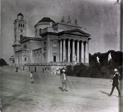 Magyarország, Eger, Főszékesegyház., 1910, Kiss László, templom, séta, tér, Bazilika, klasszicizmus, székesegyház, Hild József-terv, harangtorony, Fortepan #101125