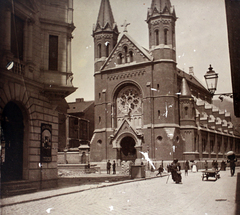 Magyarország, Budapest VIII., a Lőrinc pap (Scitovszky) tér - Mária utca sarkán a Jézus Szíve-templom., 1910, Kiss László, templom, kandeláber, utcakép, életkép, kézikocsi, Budapest, Kauser József-terv, jezsuita, Fortepan #101130