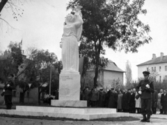 Magyarország, Debrecen, Bocskai tér, a román hősi emlékmű (Kocsis András, 1958.) leleplezése., 1958, Zsivkov Anita - Koós Árpád / Kocsis András fényképei, emlékmű, díszőrség, Fortepan #101149