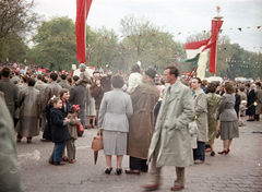 Magyarország, Budapest XIV., Ötvenhatosok tere (Felvonulási tér), május 1-i felvonulás., 1959, Kollár Balázs, színes, Budapest, Fortepan #101209