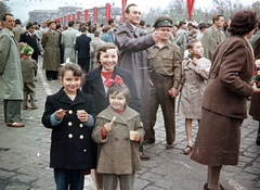 Magyarország, Budapest XIV., Ötvenhatosok tere (Felvonulási tér), május 1-i felvonulás., 1959, Kollár Balázs, színes, Budapest, Fortepan #101210