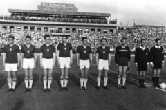 Magyarország, Népstadion, Budapest XIV., Magyarország - Anglia (2:0) barátságos válogatott mérkőzés 1960. május 22-én. A magyar csapatból: Dalnoki, Bundzsák, Albert, Mátrai, Sipos, Kotász és Grosics., 1960, Kotász Antal, Budapest, sport mez, futballcsapat, stadion, Fortepan #101233