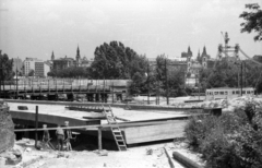 Magyarország, Tabán, Budapest I., Döbrentei tér, az Erzsébet híd lehajtójának építése, jobbra az épülő Erzsébet híd., 1963, Magyar Pál, villamos, Ganz-márka, Ganz UZ, Budapest, Fortepan #101298