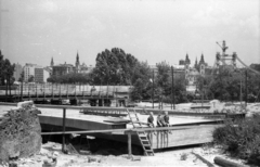 Magyarország, Tabán, Budapest I., Döbrentei tér, az Erzsébet híd lehajtójának építése, jobbra az épülő Erzsébet híd., 1963, Magyar Pál, Budapest, Fortepan #101299