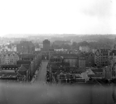 Lengyelország, Gdańsk, ulica Dluga a Városháza tornyából az Arany kapu (Zlota Brama) felé nézve., 1963, Magyar Pál, kapu, szobor, látkép, kapualj, Abraham van den Blocke-terv, Jeremias Falck-terv, Manierizmus, Fortepan #101304