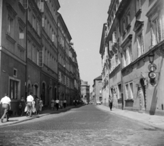 Lengyelország, Varsó, ulica Świętojańska a plac Zamkowy felől a Óvárosi piactér (Rynek Starego Miasta) felé nézve., 1963, Magyar Pál, utcakép, kockakő, Fortepan #101317