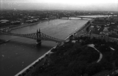 Hungary, Budapest XI., esti látkép a Gellérthegyről a Szabadság híd és a Petőfi híd felé nézve., 1962, Magyar Pál, Danube, Budapest, Duna-bridge, János Feketeházy-design, Hubert Pál Álgyay-design, Fortepan #101378