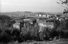 Hungary, Komló, Kökönyös városrész, szemben a bányász legényszálló épületei, előttük az étterem., 1962, Magyar Pál, Fortepan #101389