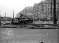 Magyarország, Budapest VIII., Baross tér a Rákóczi út felől a Kerepesi út felé nézve., 1956, Magyar Pál, harckocsi, T-34 tank, Budapest, Fortepan #101408