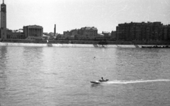 Magyarország, Budapest XIII., motorcsónakverseny a Margitszigetről nézve, szemben az Újpesti rakpart, balra a Pozsonyi úti református templom., 1960, Magyar Pál, Budapest, neoklasszicizmus, Tóth Imre-terv, Halászi Jenő-terv, Fortepan #101473