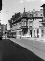 Magyarország, Szeged, Kelemen László utca - Somogyi utca sarok a Zrínyi utcából nézve, szemben a Fekete ház., 1969, Magyar Pál, villamos, automobil, Fortepan #101479