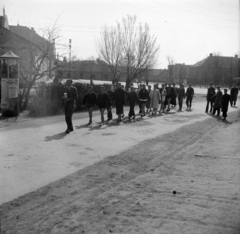 Magyarország, Hatvan, Balassi Bálint út a Kossuth tér felé nézve, balra az Iskola utca torkolatánál a Városháza., 1950, Kurutz Márton, utcakép, Fortepan #10150