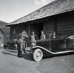 Opel 1.2 személygépkocsi., 1932, Kurutz Márton, uniform, Gerrman brand, Opel-brand, motorcycle, smile, soldier, medal, salute, wooden cottage, gesture, automobile, Fortepan #10186