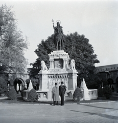 Hungary, Budapest I., Szentháromság tér, Szent István szobra (Stróbl Alajos, 1906.) a Halászbástyánál., 1941, Kurutz Márton, sculpture, horse sculpture, Saint Stephen I-portrayal, Budapest, Fortepan #10190